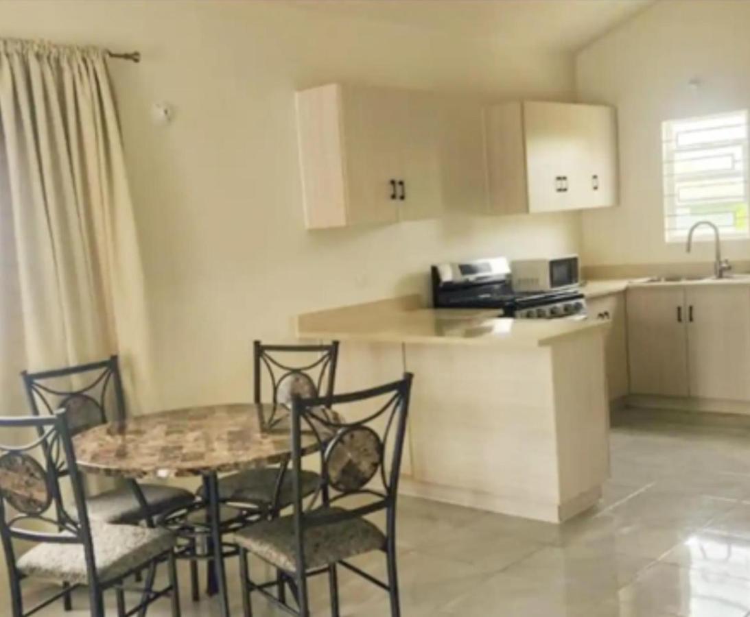 House - Sleeps 4 & Free Parking - 2