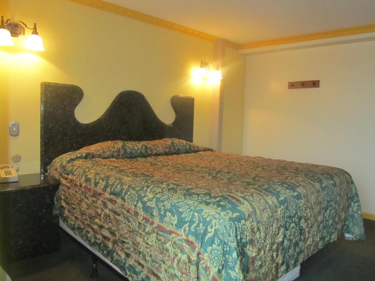 Domino Motel — photo 10