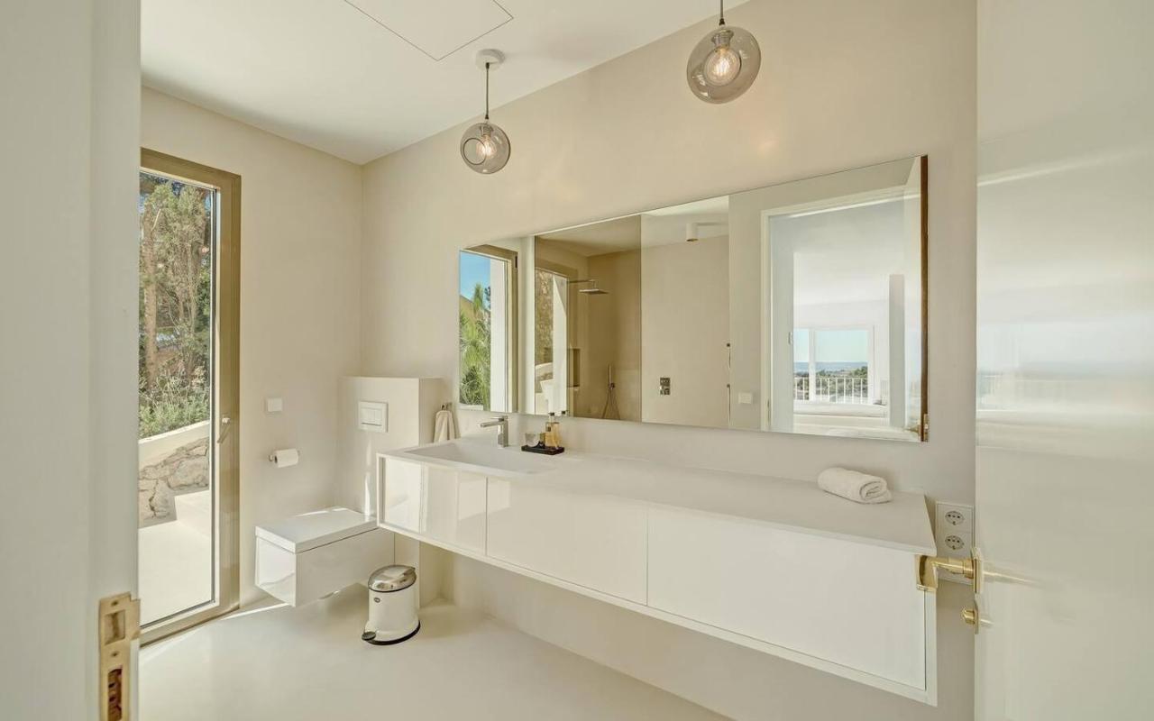 Deluxe villa with seaview in Portals - 4
