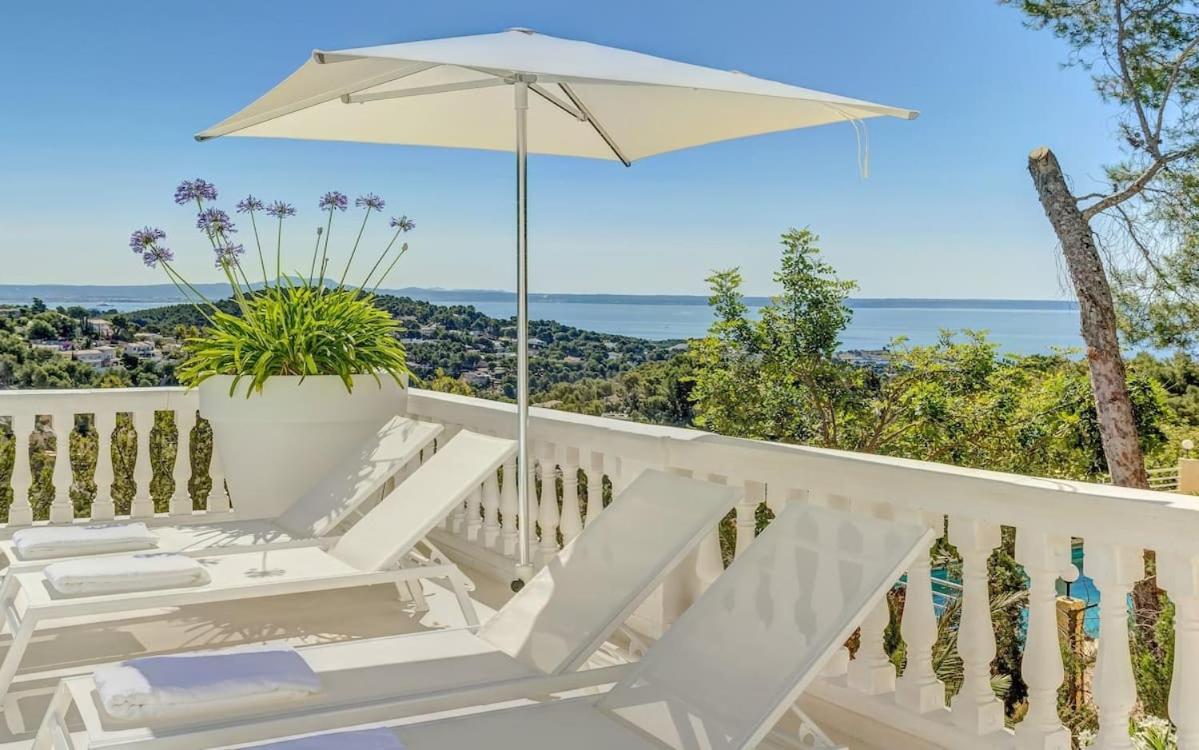 Deluxe villa with seaview in Portals
