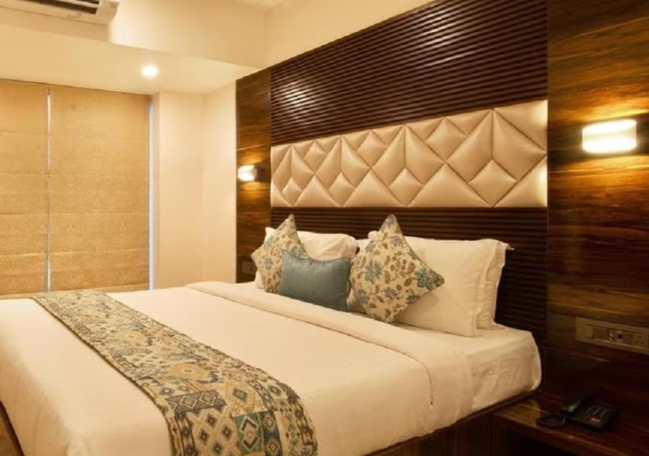Hotel Seven Inn Near Delhi International Airport
