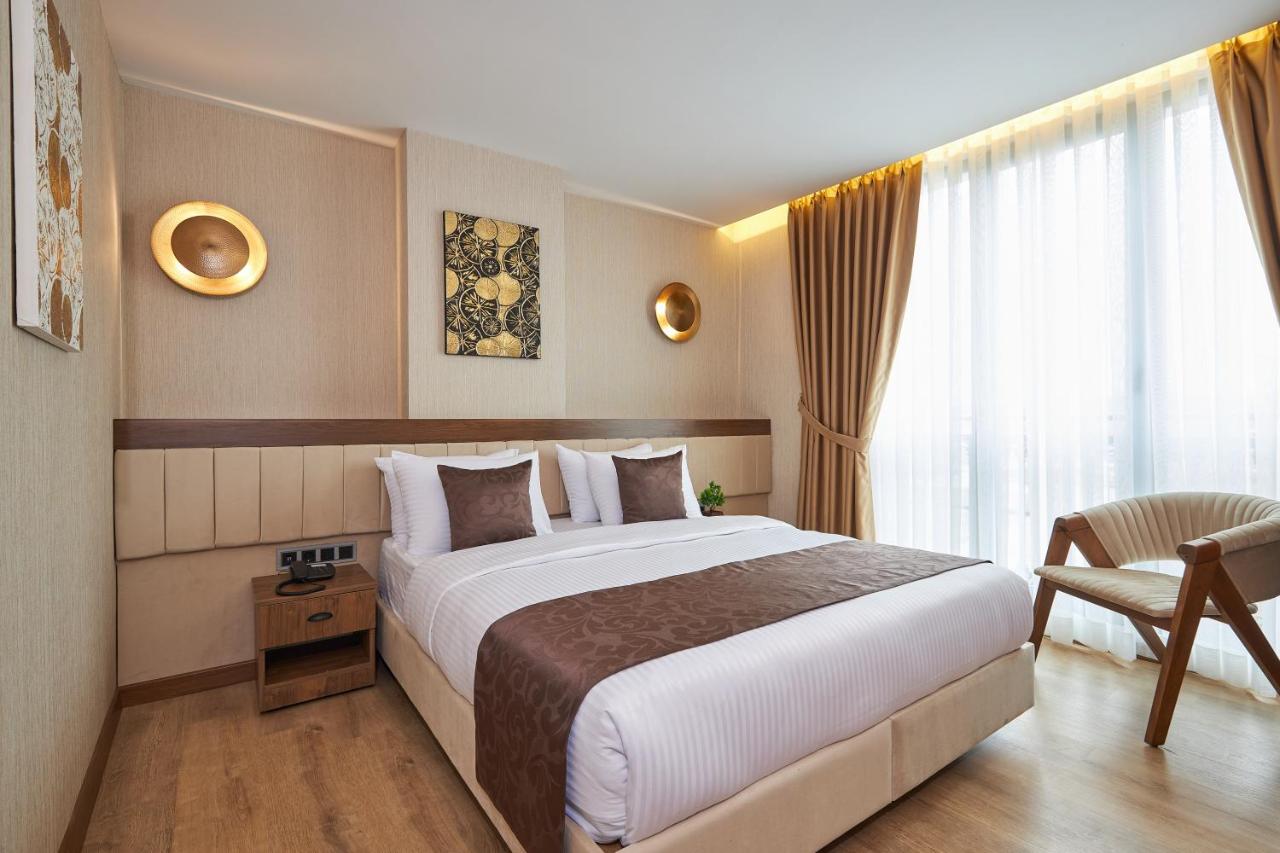 Deluxe Room with Jetted Tub