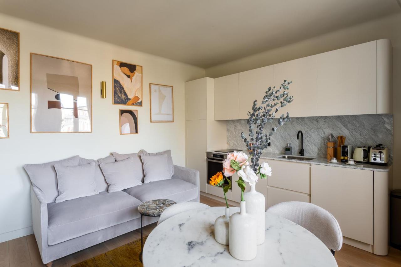 The Carla Suite Eiffel Tower View - 2