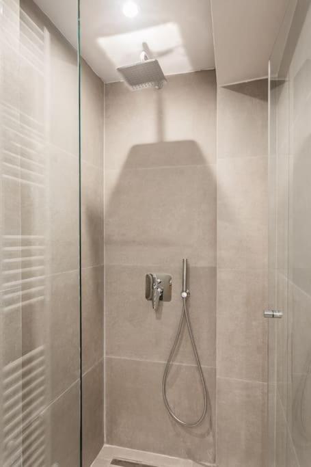 Downtown Urban Luxurious Apartment - 3