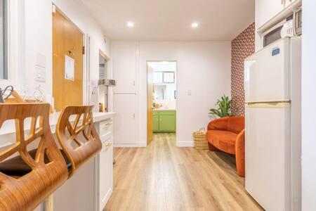 Mid Century 1BR Apt w Patio Near LAX Playa Vista Beach - 5