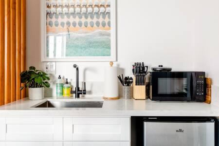 Vibe on the Patio at a Modern Luxury Studio near LAX Beach - 5