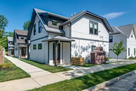 Nashville Townhouse - Walk to Food, Near Downtown! - 2