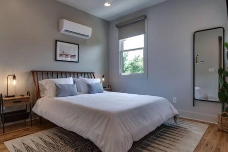 Modern East Nashville Townhome & Garage - 3