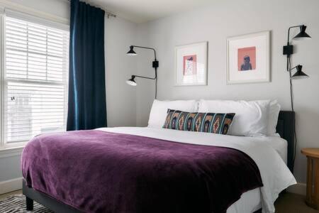 Modern Home next to Vanderbilt Campus with Parking, Screened Porch & Workspace, Walk to Hillsboro Village, Fido & Pancake Pantry, Minutes to Music Row, 12 South & Broadway, Perfect for Families, Friends & University Visits - 3