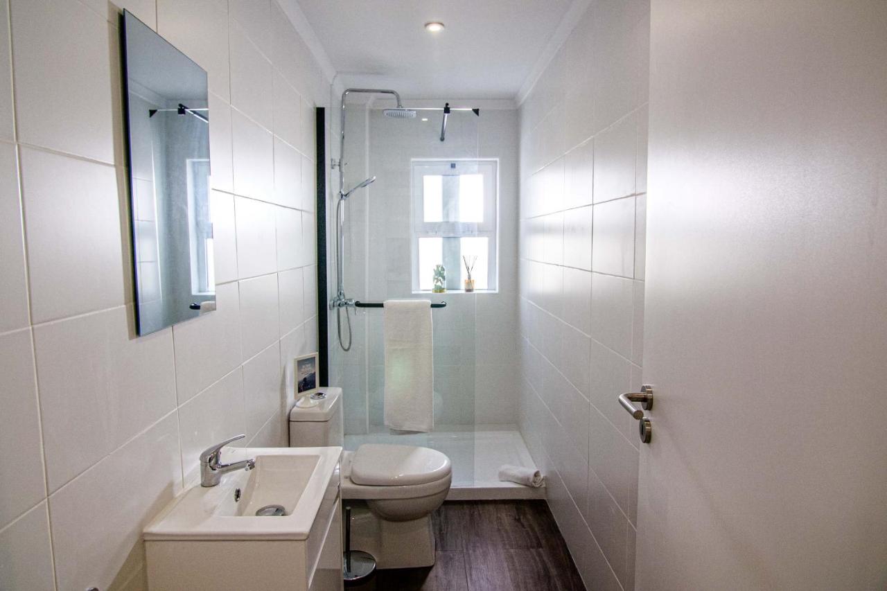 Pine House - Faro Airport, Beach and City Center - 4