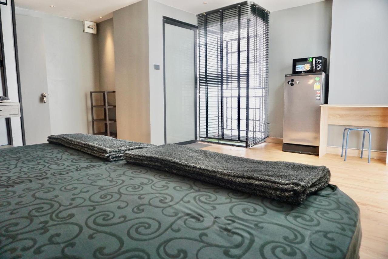 Hip and funky apartment silom Soi 3, with rooftop view - 5