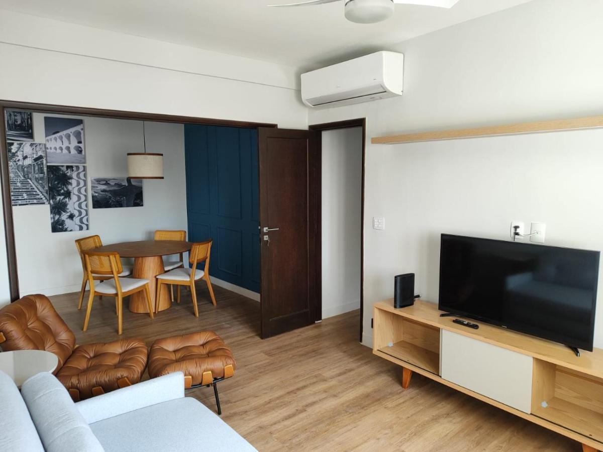 A uma quadra da praia de Copacabana - 3