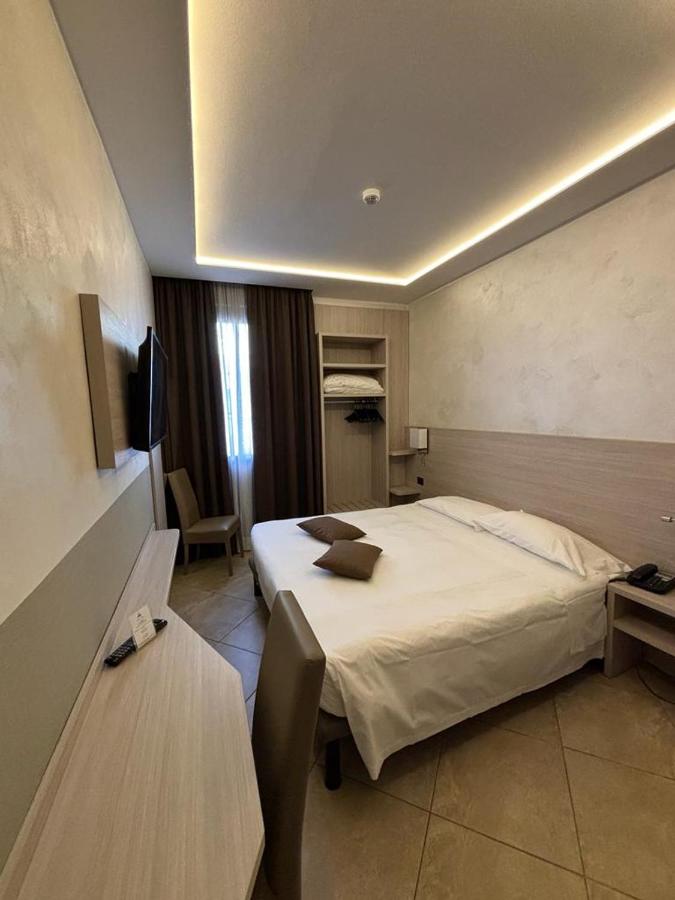 Hotel Plaza photo