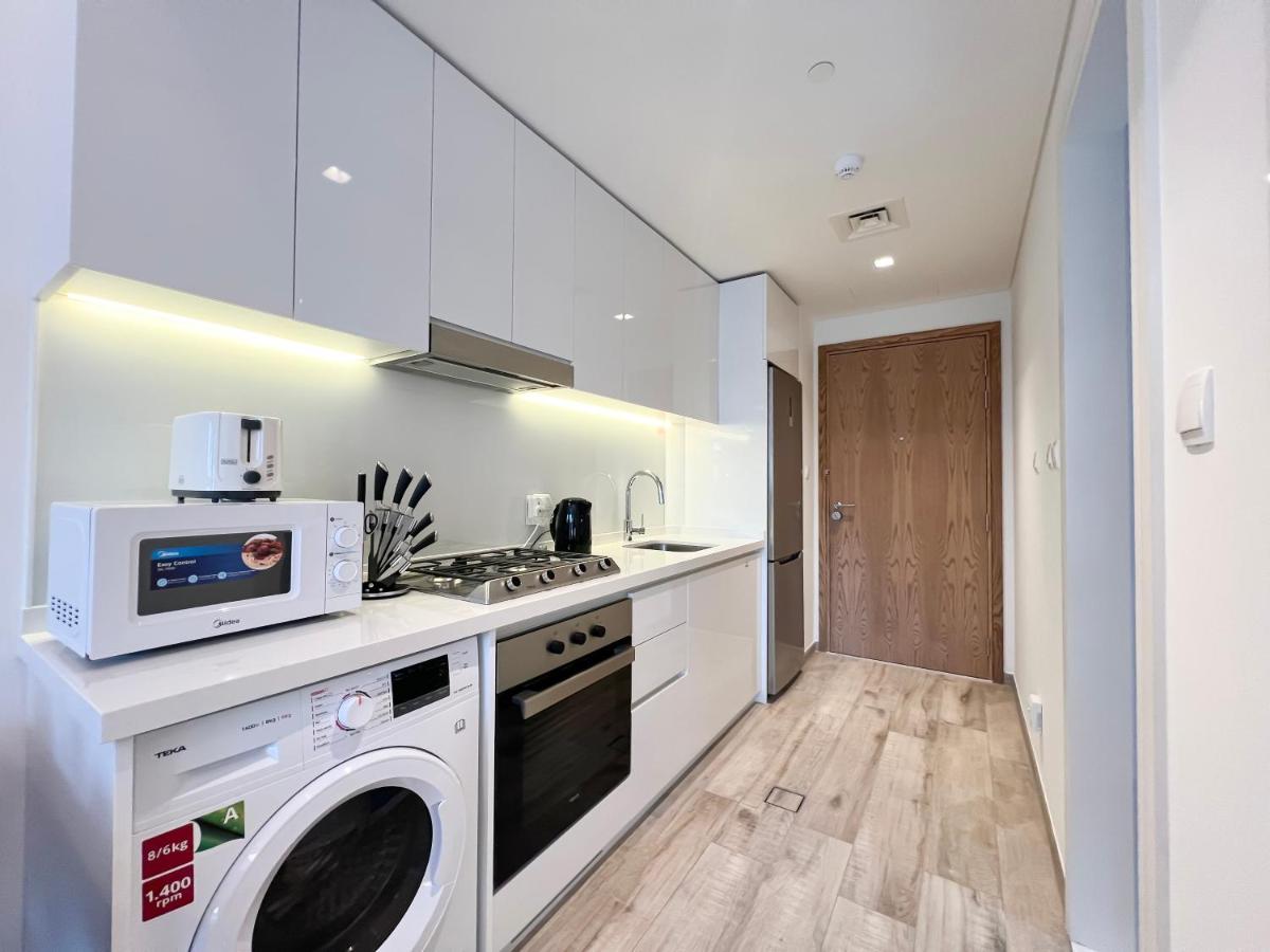 Luxury Studio with Unobstructed Burj Khalifa View - 23AB08 - 5