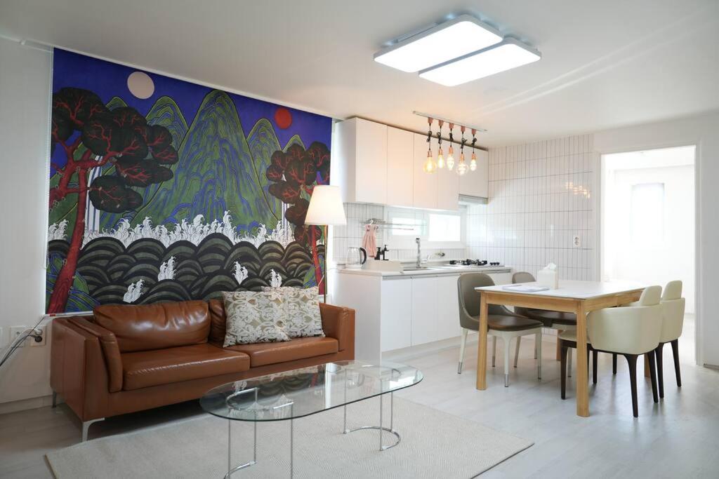 Home in Seoul # near Central Seoul # Quiet 3BR # 5 person # 3F - 5