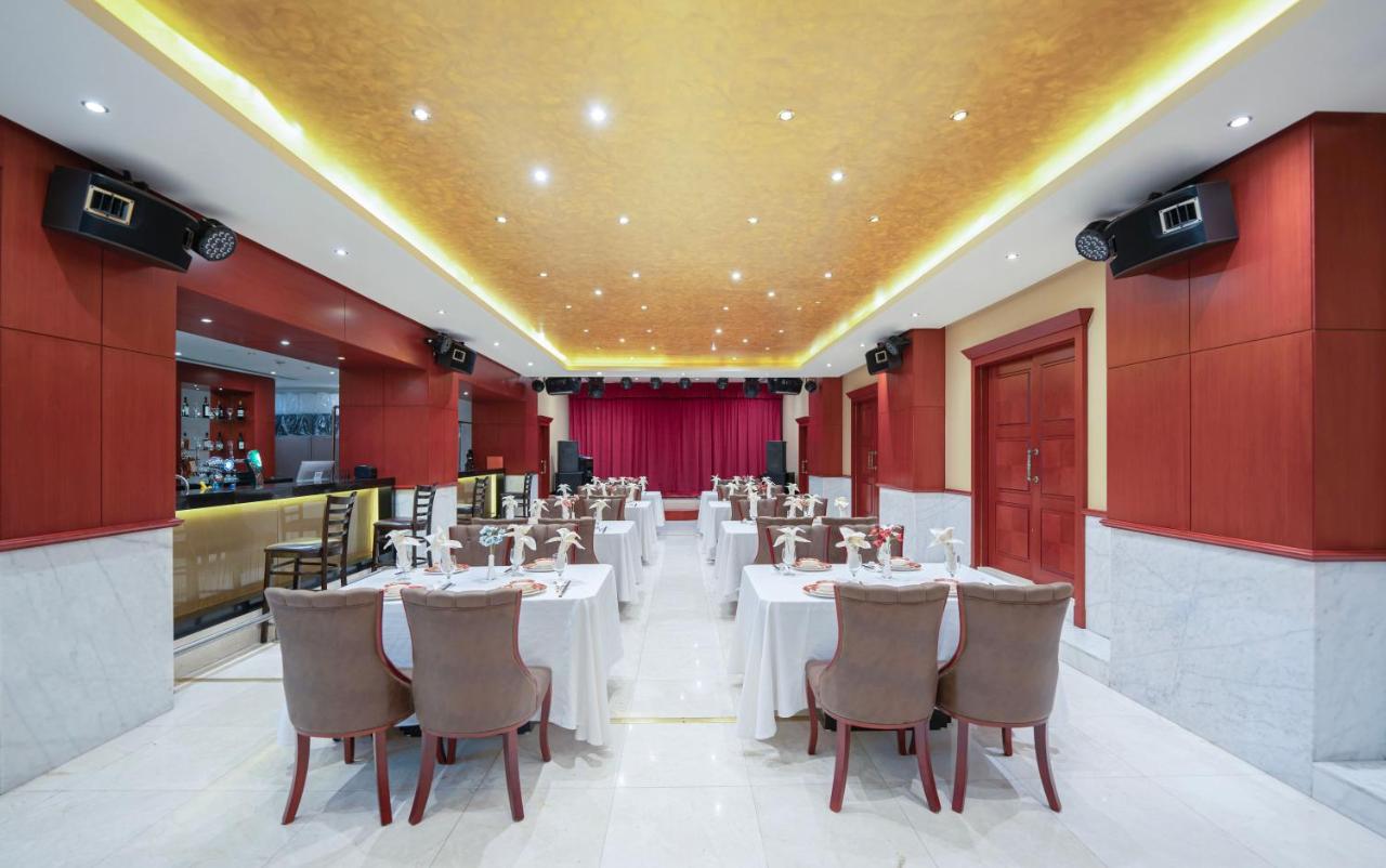 Hyatt Regency Dubai - Corniche photo