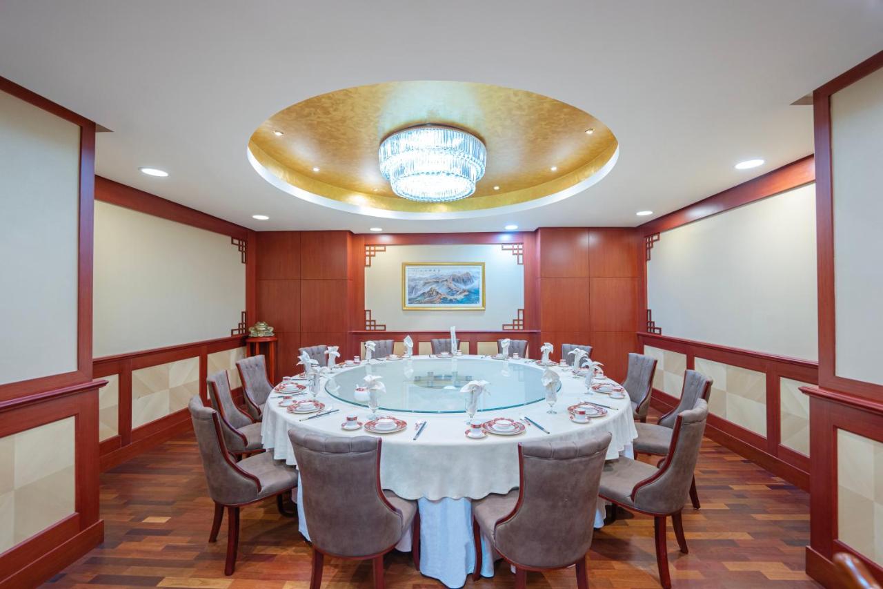 Hyatt Regency Dubai - Corniche photo