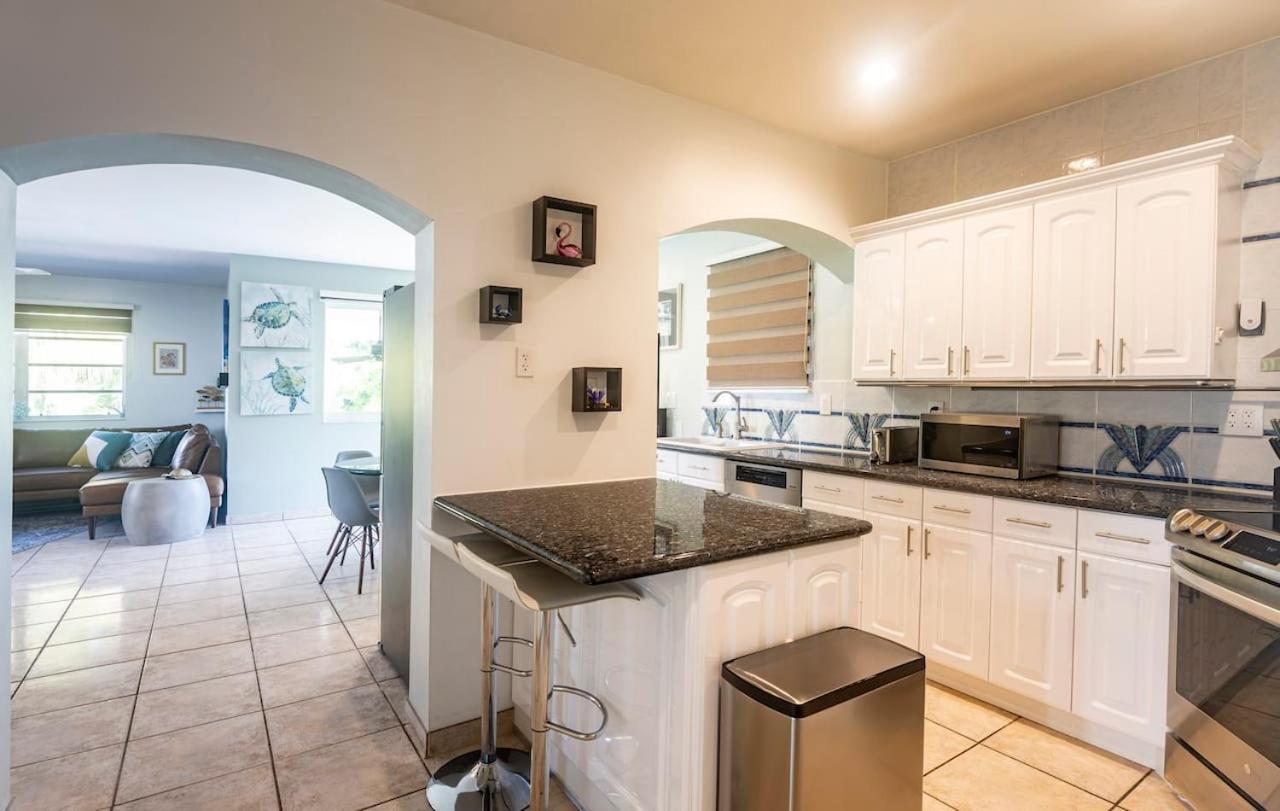 Surfers Cove - Modern 3 2 w Pool near Calle 8 - 4