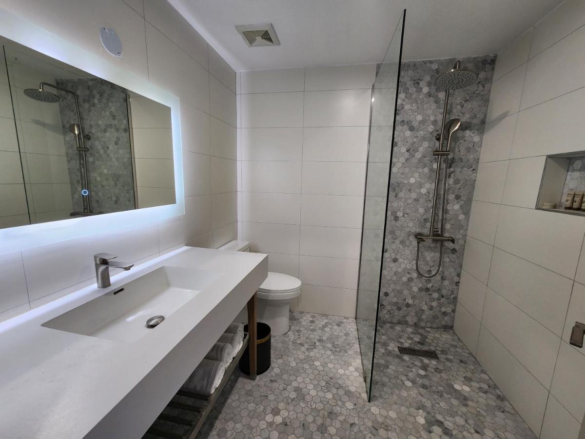 Hotel 39 Jamaica - 3