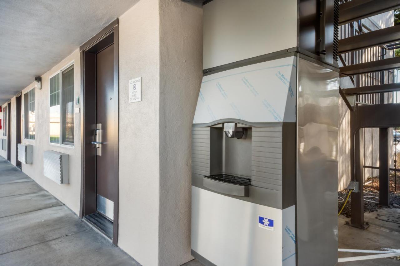 Americas Best Value Inn Santa Rosa — photo 12