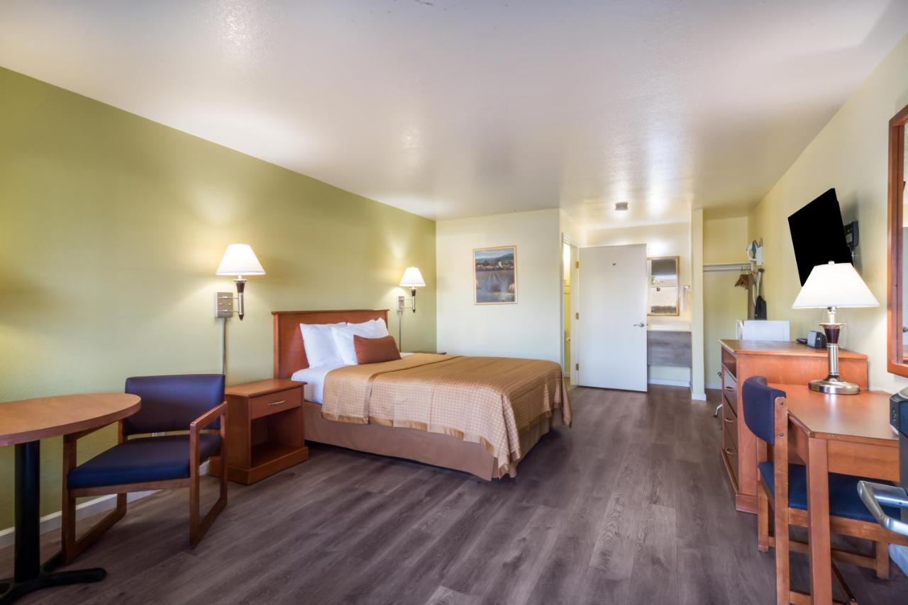 Americas Best Value Inn Santa Rosa — photo 6