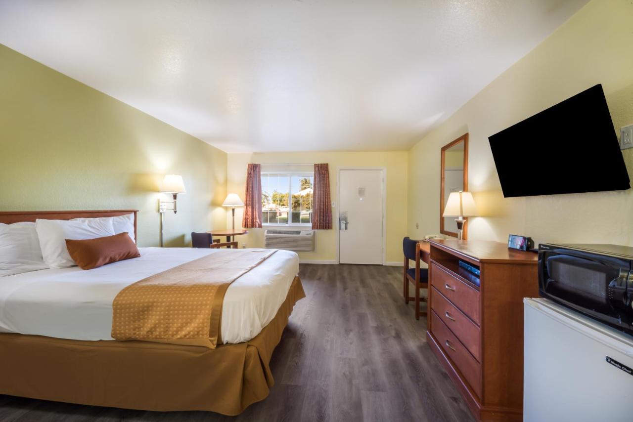 Americas Best Value Inn Santa Rosa — photo 16