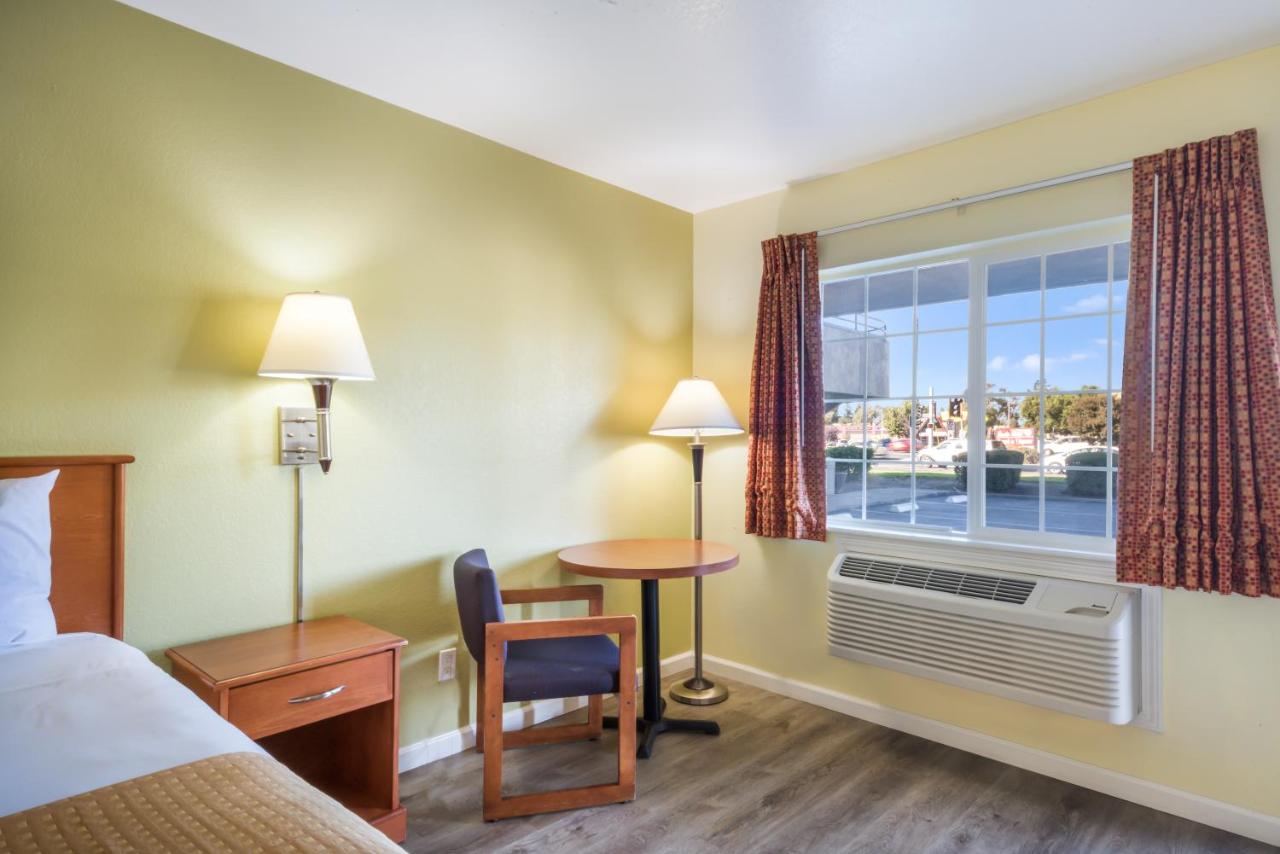 Americas Best Value Inn Santa Rosa — photo 17