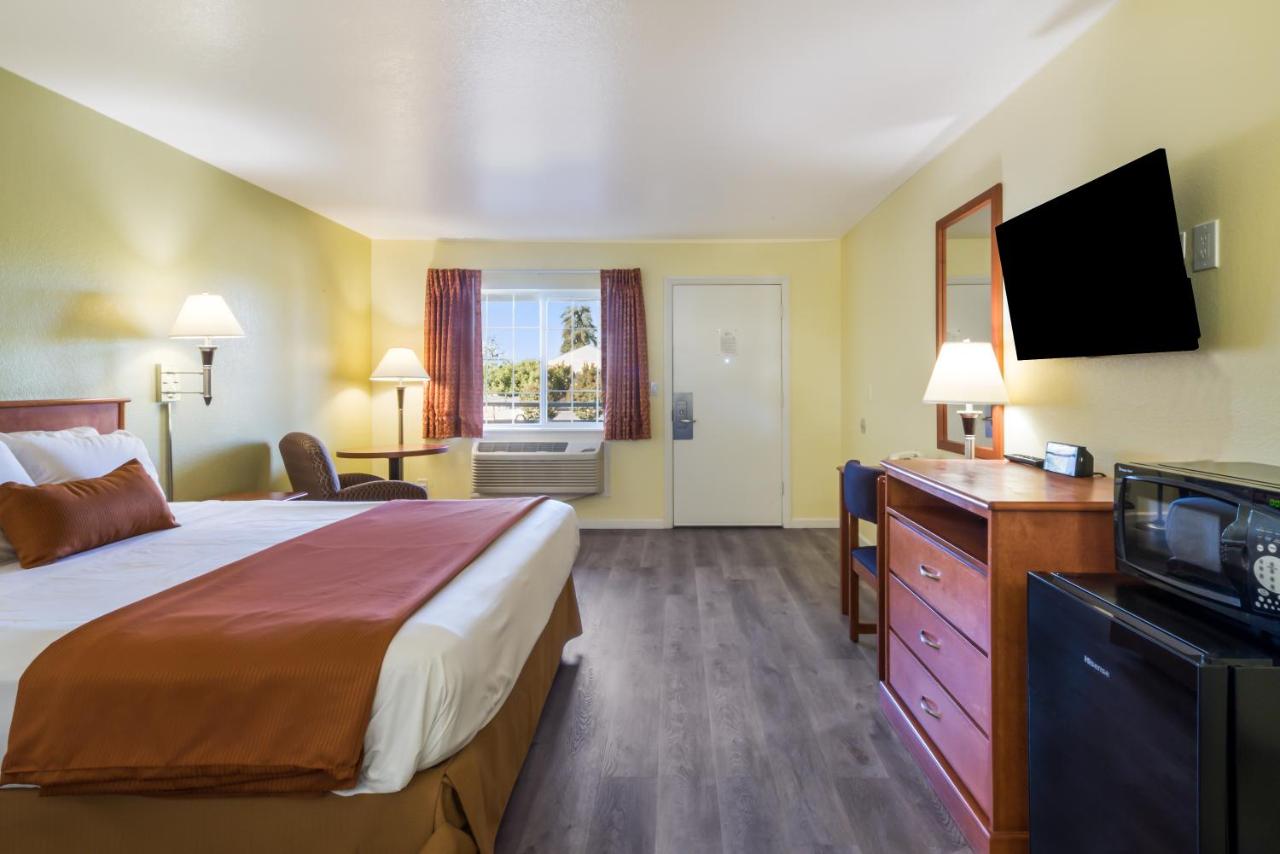 Americas Best Value Inn Santa Rosa — photo 20