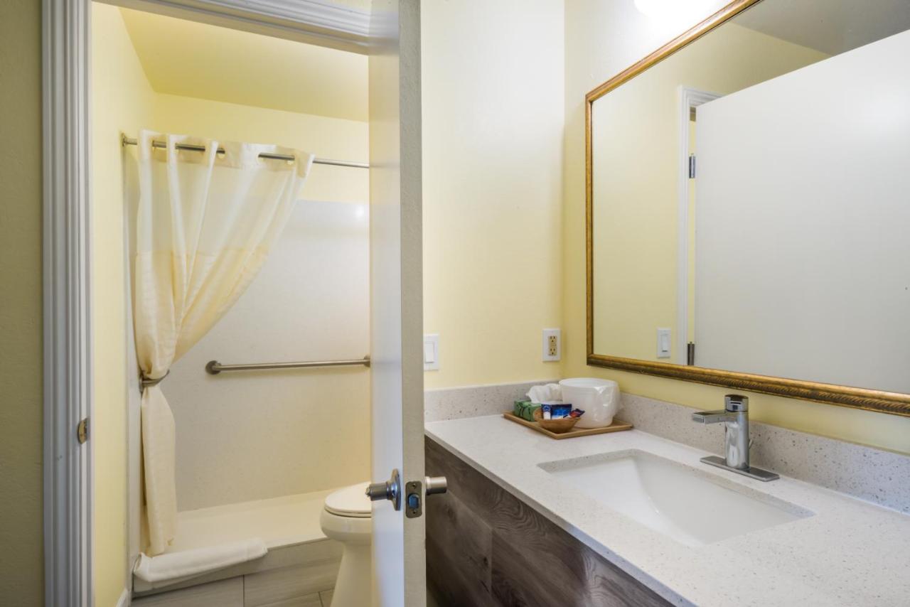 Americas Best Value Inn Santa Rosa — photo 3