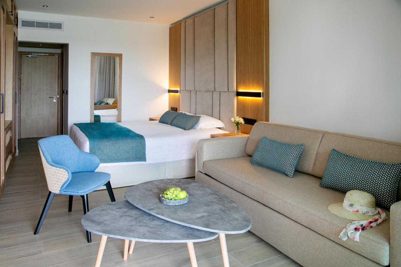 Asterias Beach Hotel photo