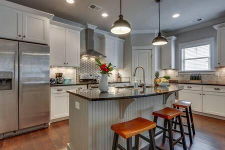 Elegant 4 King Belmont Retreat with 2 Living Rooms Walk to Belmont and Vanderbilt Near 12th South Music Row & The Gulch 2 miles to Broadway Large Dining Table Smart TVs Parking 24 Hr Hospitality - 3