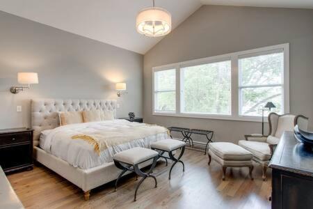 Family Home in 12 South, Mins to Local Favorites, Screened in Porch, Walk to Shopping in 12 South, 10 Minutes to Broadway, Dedicated Parking, Perfect for Families, 24 Hr Hospitality - 2