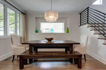 Family Home in 12 South, Mins to Local Favorites, Screened in Porch, Walk to Shopping in 12 South, 10 Minutes to Broadway, Dedicated Parking, Perfect for Families, 24 Hr Hospitality - 4