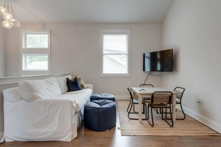 Family Home in 12 South, Mins to Local Favorites, Screened in Porch, Walk to Shopping in 12 South, 10 Minutes to Broadway, Dedicated Parking, Perfect for Families, 24 Hr Hospitality - 5