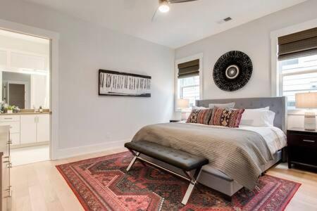 1-Story Condo Near Vandy, Elevator, Garage, Patio Two Bedroom with 1 King and 2 Queens, Walk to Campus and Centennial Park, 10 Mins to Downtown, 24 Hr Hospitality - 2