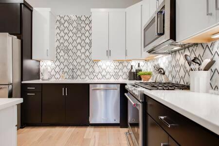 1-Story Condo Near Vandy, Elevator, Garage, Patio Two Bedroom with 1 King and 2 Queens, Walk to Campus and Centennial Park, 10 Mins to Downtown, 24 Hr Hospitality - 3