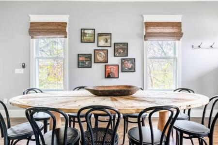 Spacious Dog Friendly 3 BR Townhome, Grill, Patio 3 Blocks to Grocer, 5 Mins to 5 Points, 15 Mins to Broadway, 24 Hour Hospitality Team, Perfect for Families - 3