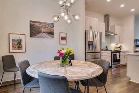 Nashville Getaway - Rooftop, Garage, Near Broadway! - 4