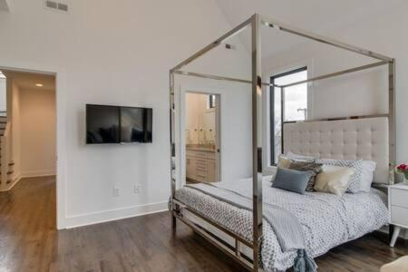 Nashville Getaway - Rooftop, Garage, Near Broadway! - 3