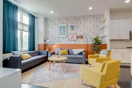 Stylish 4 Bed with Rooftop, Garage Near Hot Spots Less Than 5 Mins to Belmont, 10 Mins to Broadway, 24 Hour Hospitality Team, Perfect for Groups, Available for Long Term Rental - 2