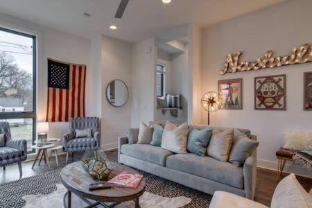 6 BR Gulch Homes, Garages, Rooftops, Walk to Gulch 10 Mins to Broadway, 24 Hour Hospitality Team, Perfect for Groups - 4