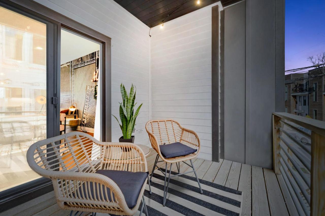 5 mins to DT ~Gameroom ~ Balcony~Sleeps 10~Karaoke - 5