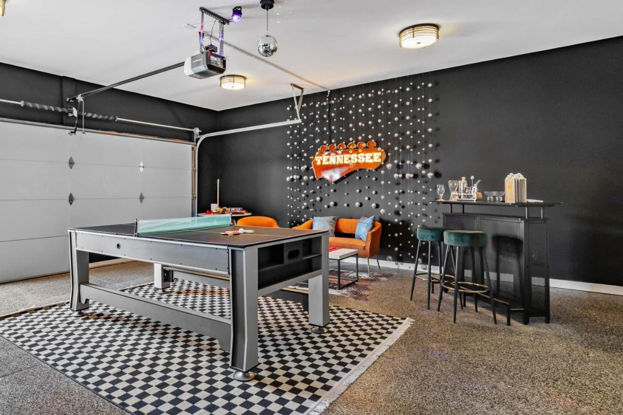 5 mins to DT ~Gameroom ~ Balcony~Sleeps 10~Karaoke - 2