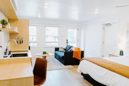 The Vinyl at Music Row - 2