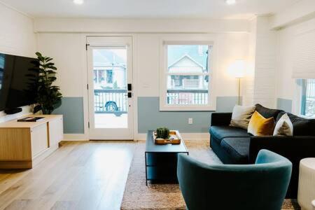 The Vinyl at Music Row - 4