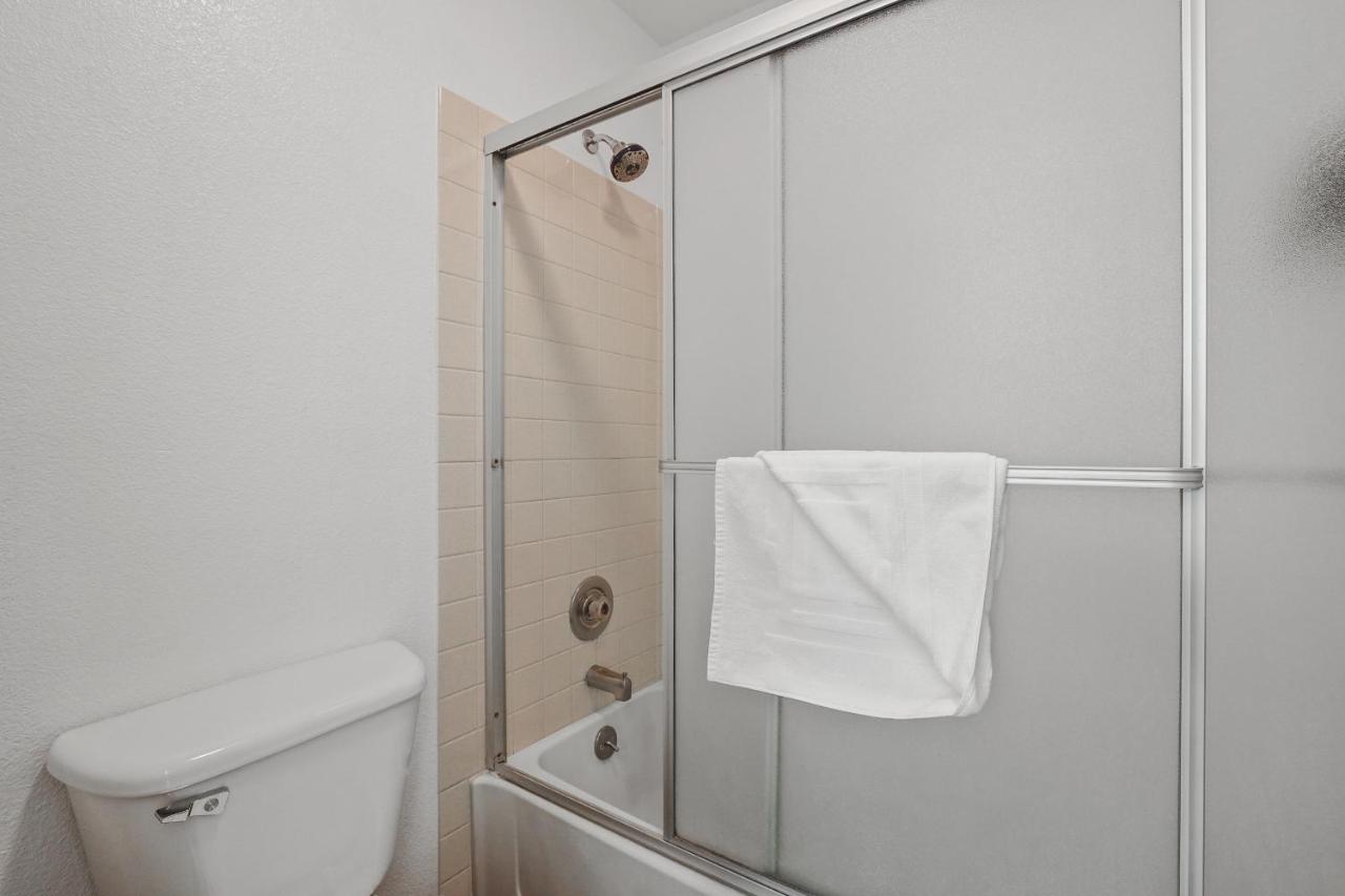 The Meadows 1120 - 2 Br Condo — photo 13