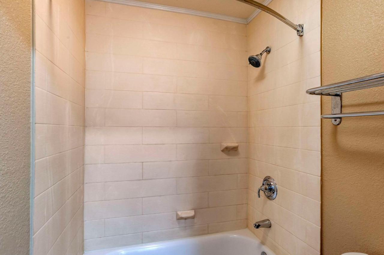 Dutt's Relax Inn — photo 14