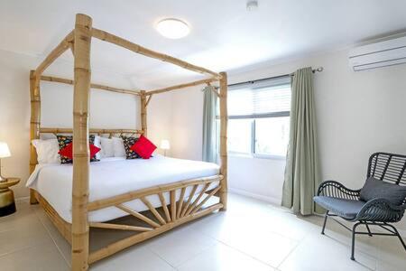 Hospitality Expert CHA3 - Pool Beach Hip-Strip - 2