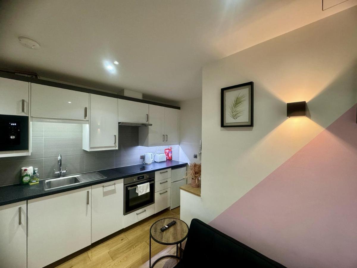 Modern 1 Bedroom self contained apartment photo