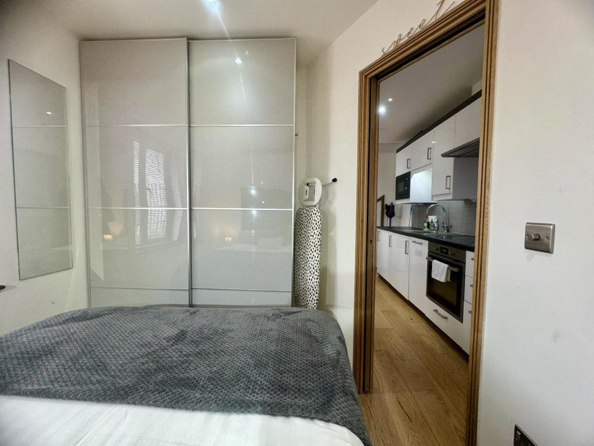 Modern 1 Bedroom self contained apartment photo